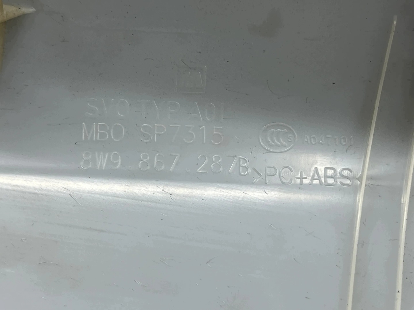 plastic cover pillar left rear part 8W9867287B AUDI A4 B9 8W KOMBI