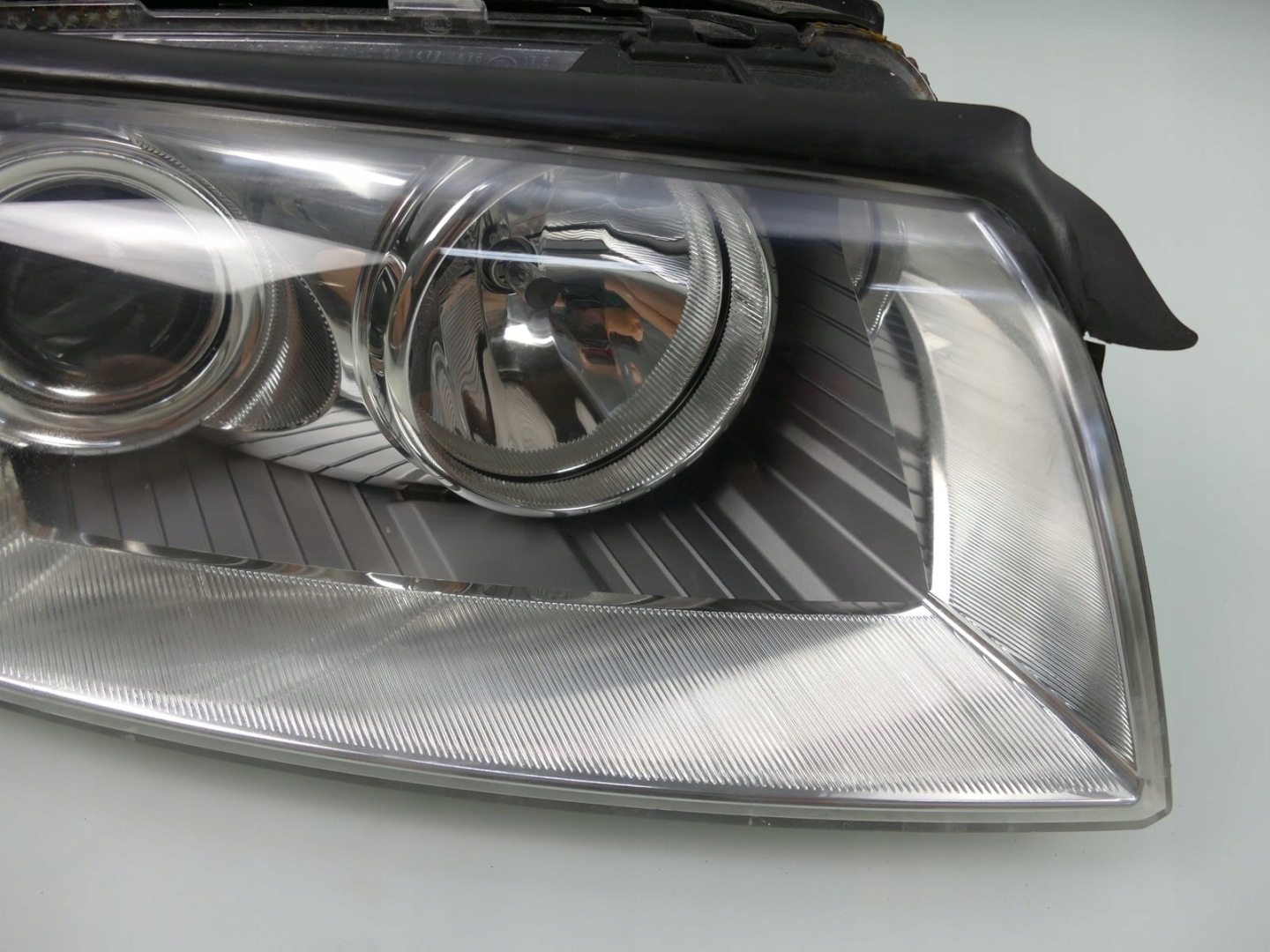 AUDI A8 D3 light right front lens brackets