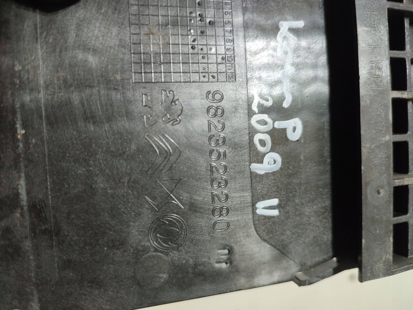 Peugeot 2008 II 2020 Support plaque komputera