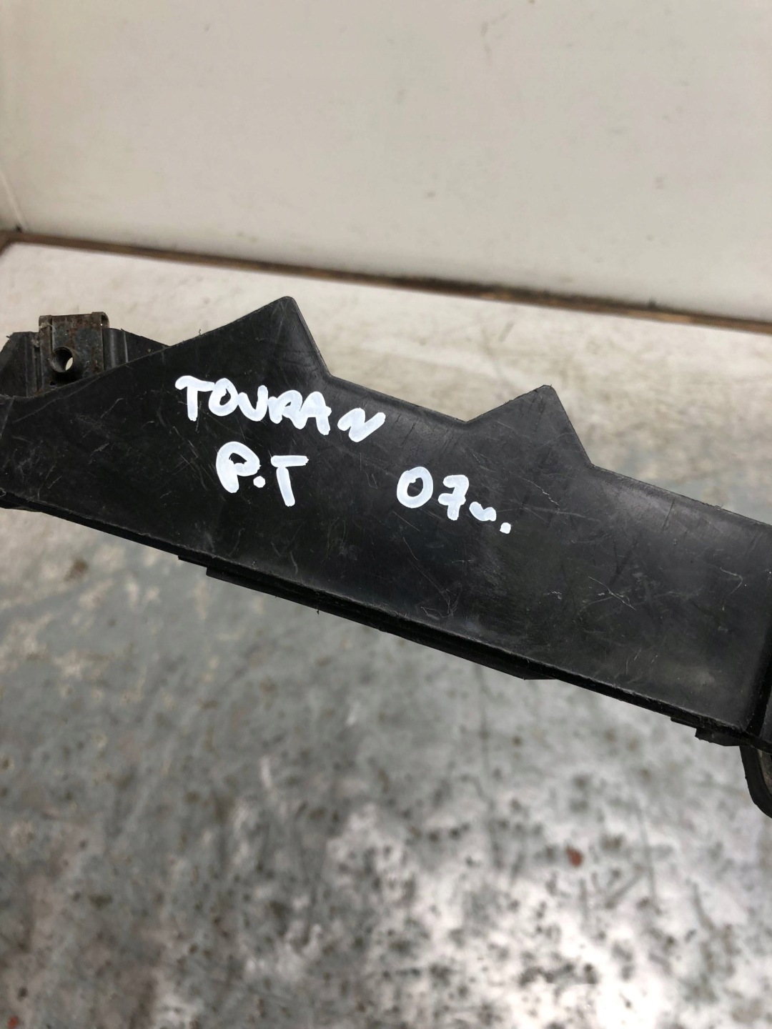 bumper bracket right rear part VW TOURAN and 1T0807376C