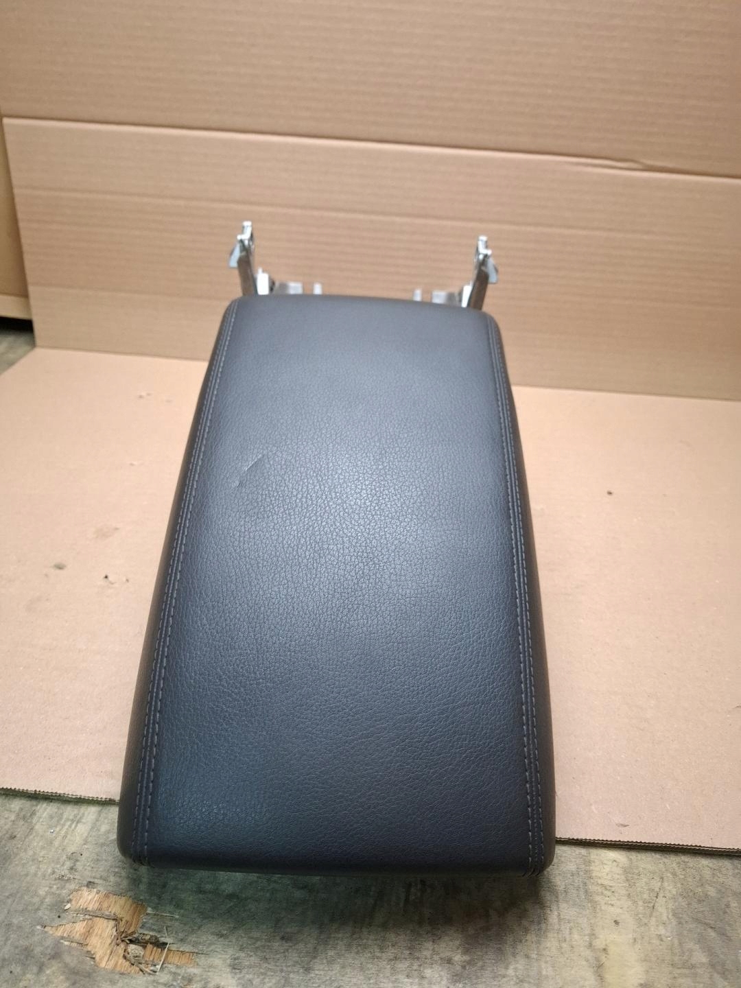 bracciolo tunelu srodkowego Audi A6 C7 2012