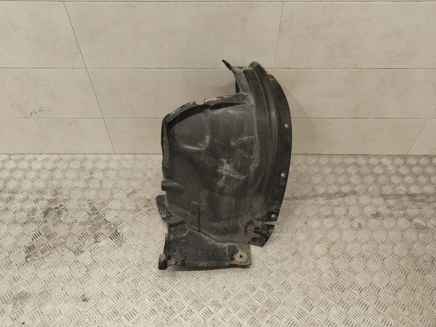 BMW X6 E71 mudguard front right 7180622
