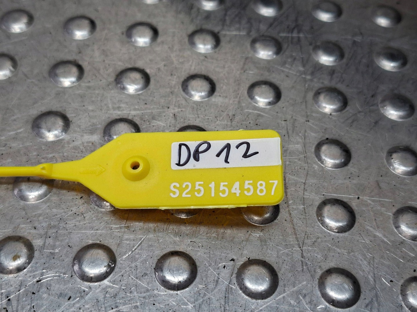 steering wheel levers and controls control ring TOYOTA AVENSIS T27 09
