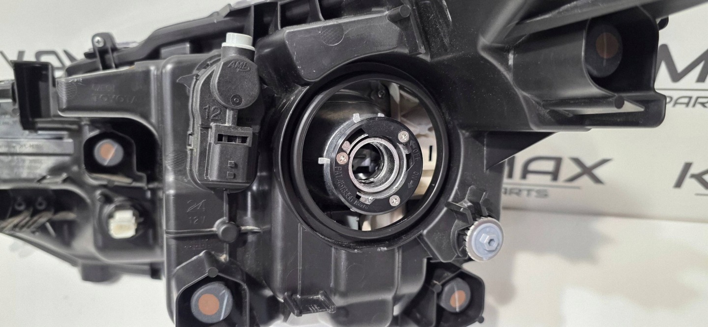 Reflektor right side Toyota Yaris Cross KOITO0D310