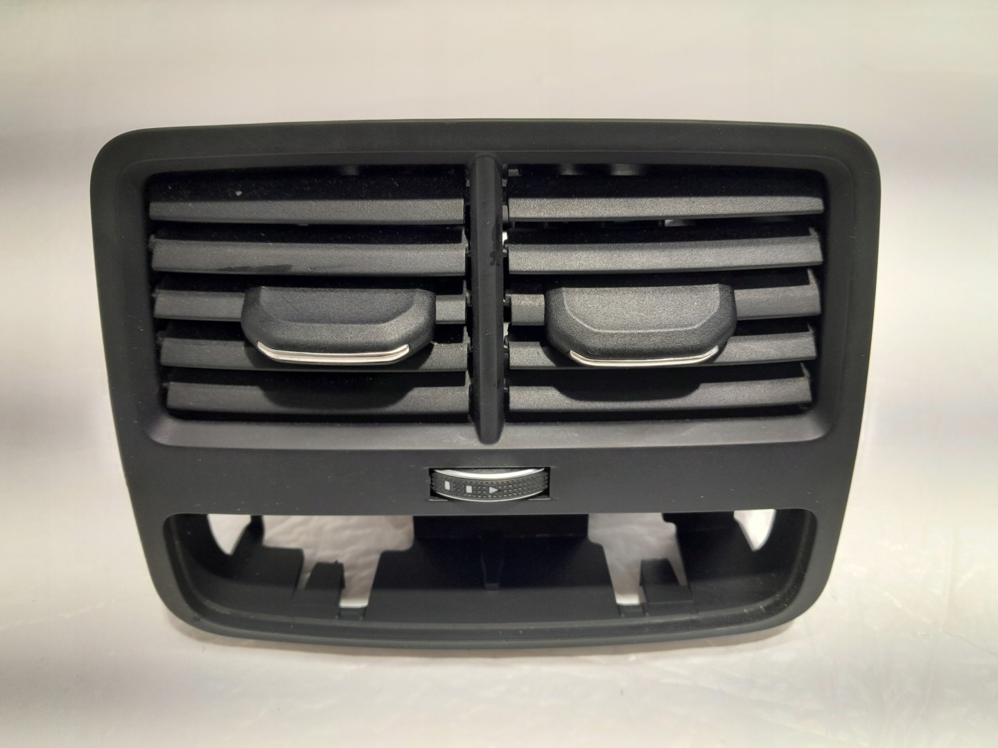 AUDI A4 B9 LIFT grid air conditioning devices rear part 8W0819203 B