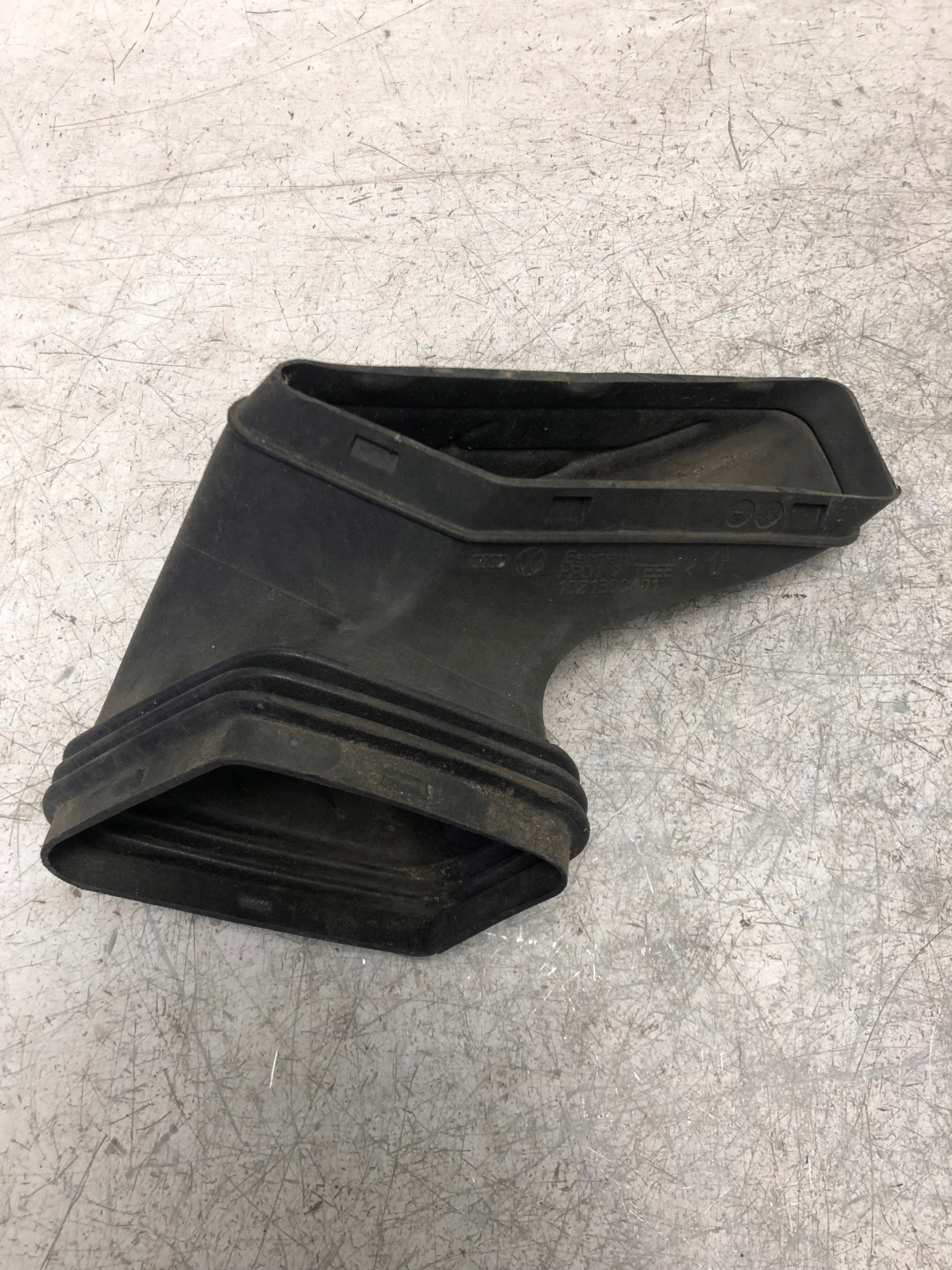 air hose AUDI A4 B8 A5 1021300601