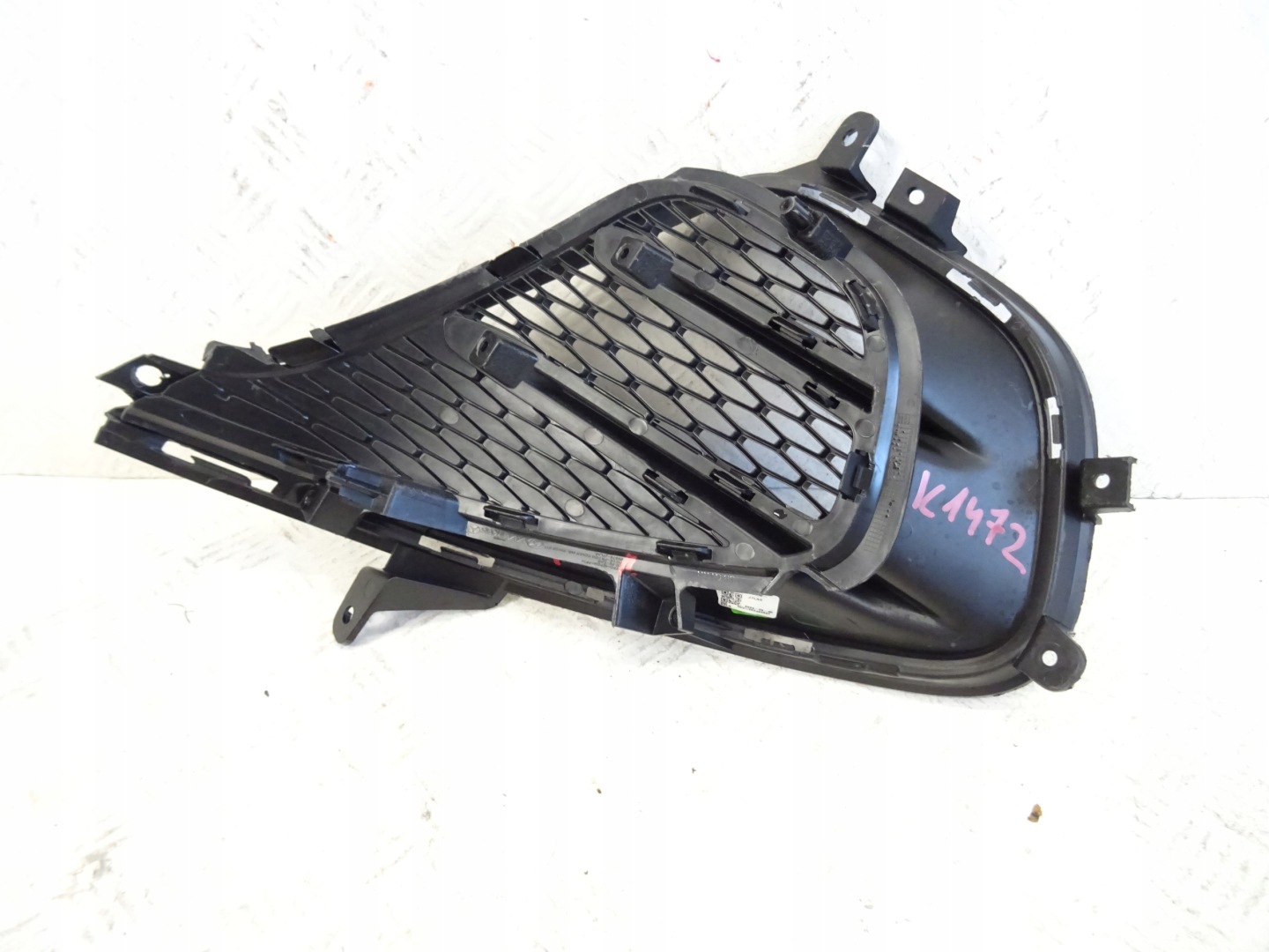 grid of a bumper front front right KIA CEED III GT LINE 86576-J7LA0