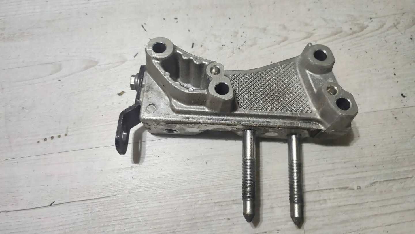 Mitsubishi ASX 18r. 1.6DiD console engine mount
