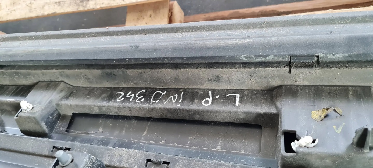 Q7 4M II moulding door left left front LZ7S 4M0853959B
