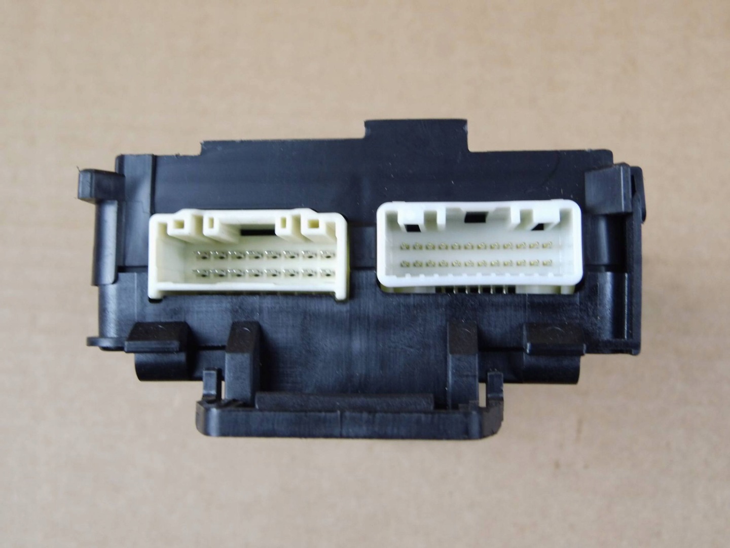 Mazda control unit module BCM KEYLESS TK52675Y0B