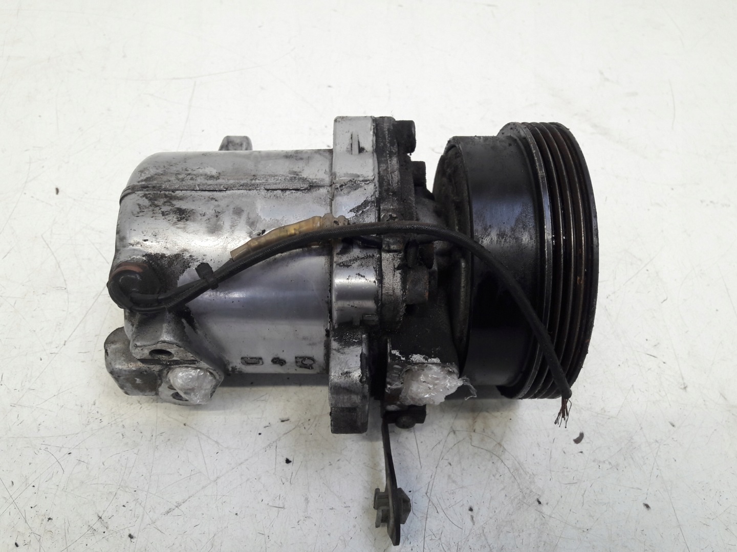 Klimakompressor klimaanlage 8FK351131 BMW E36
