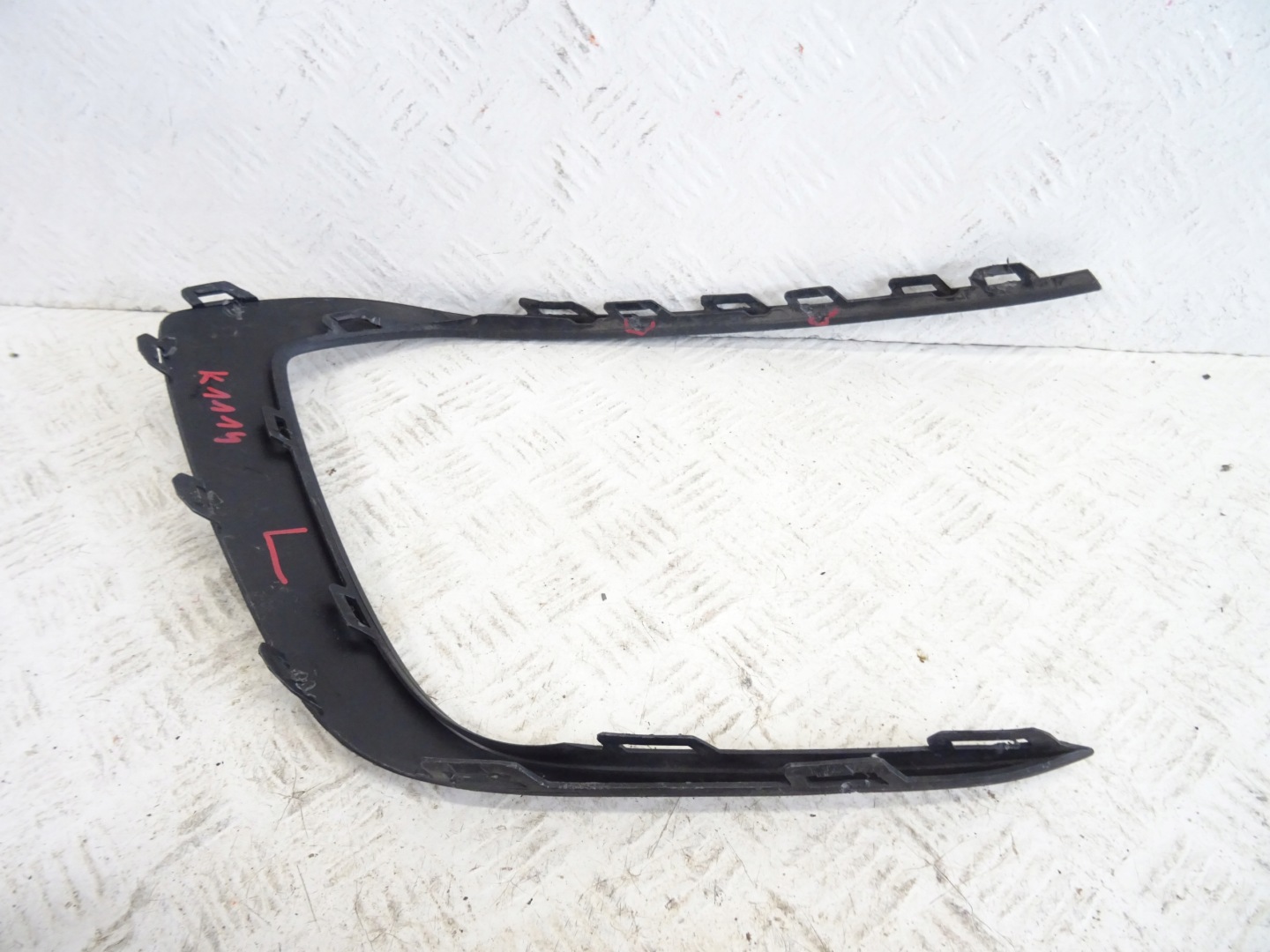 grid of a bumper front front right VW GOLF VIII R-LINE 5H0853764