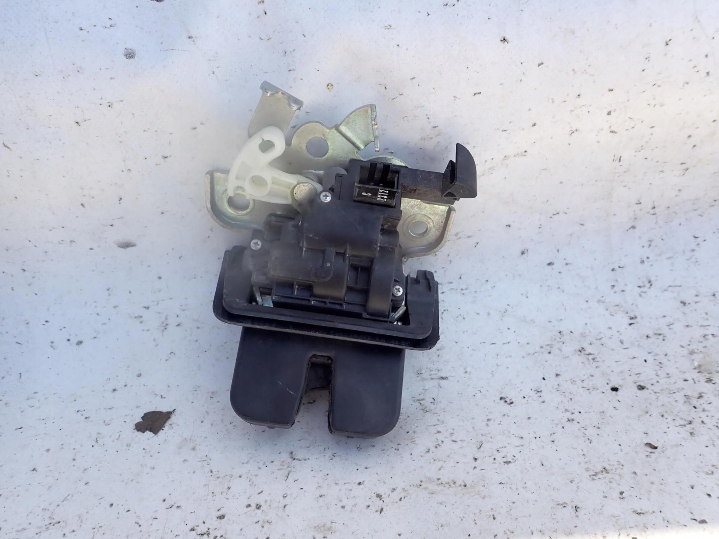 AUDI A6 C7 4G 11-18 lock bonnet boot