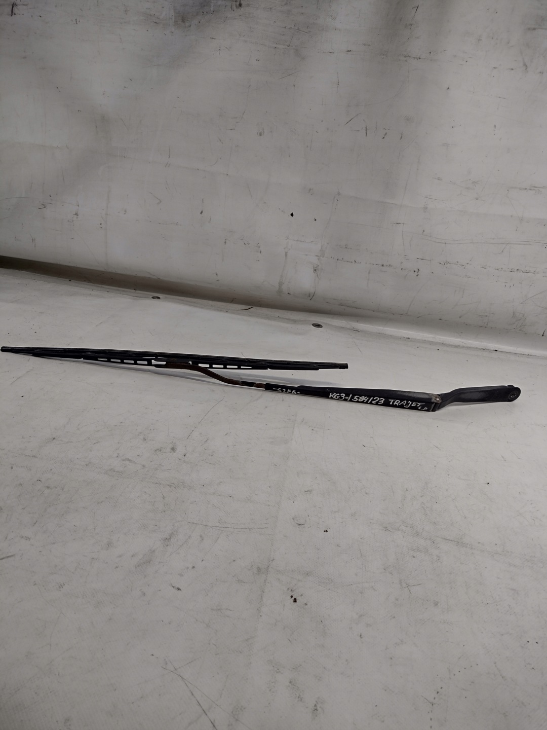 wiper arm left front Hyundai Trajet