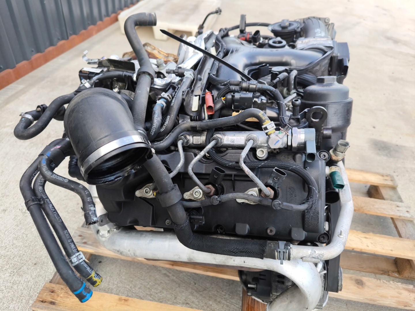 engine complete AUDI A4 A5 Q5 A8 PORSCHE 3.0 TDI CTB CTBA original !!!