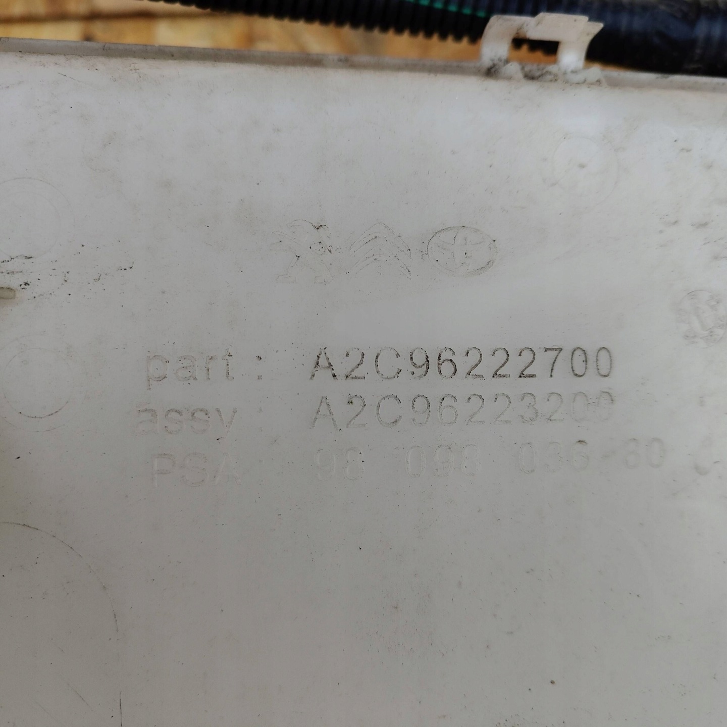 washer fluid tank Toyota Proace 9809803680