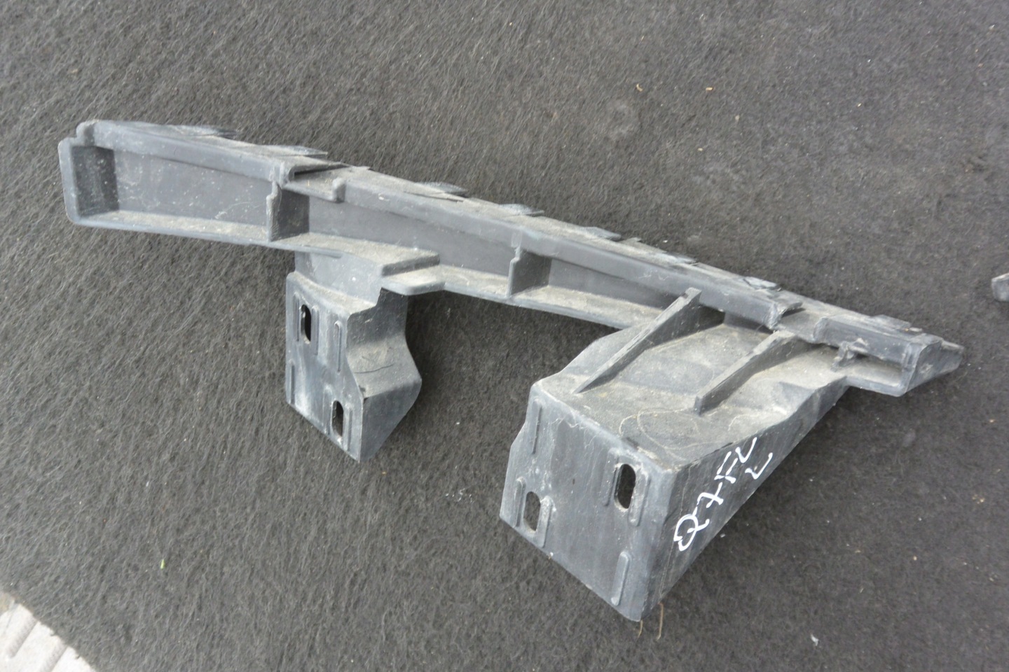 bumper bracket front left and right AUDI Q7 4L LIFT