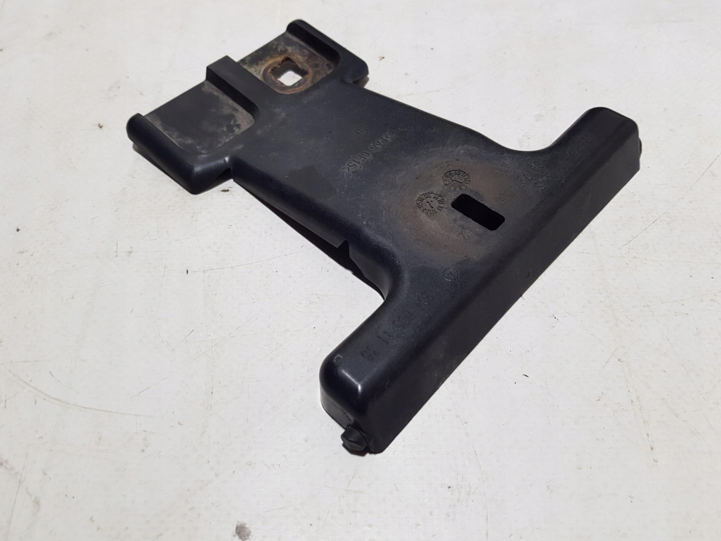 MERCEDES W204 console bracket grille GRILLA radiator 2048851136
