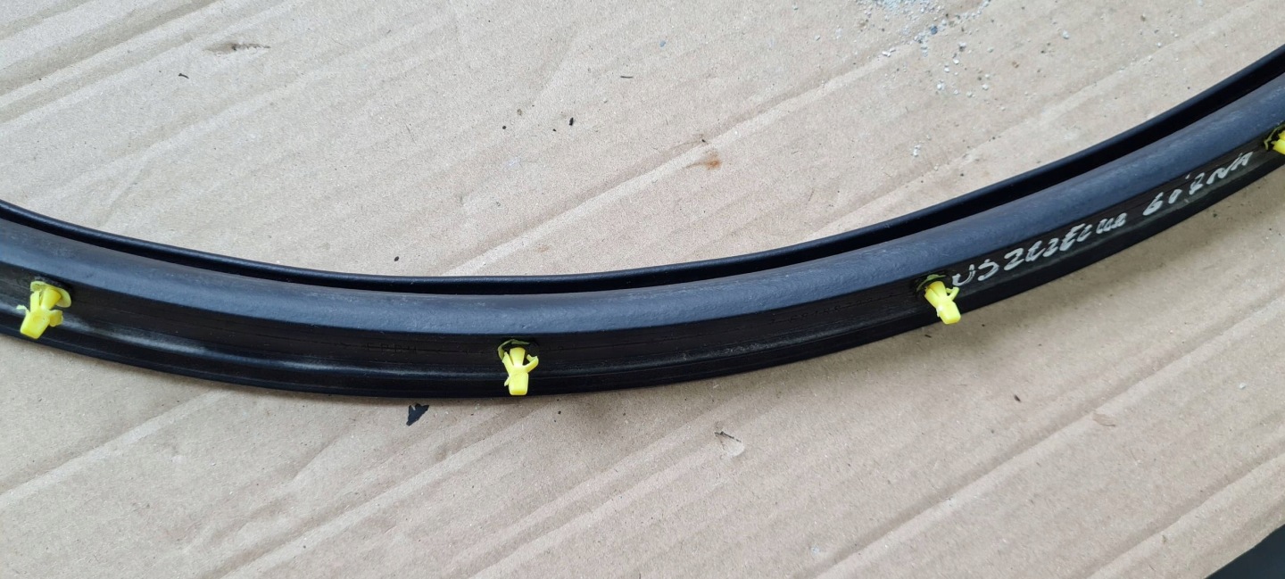 Chrysler Pacifica 2022 gasket rubber SZYNY upper door left rear part