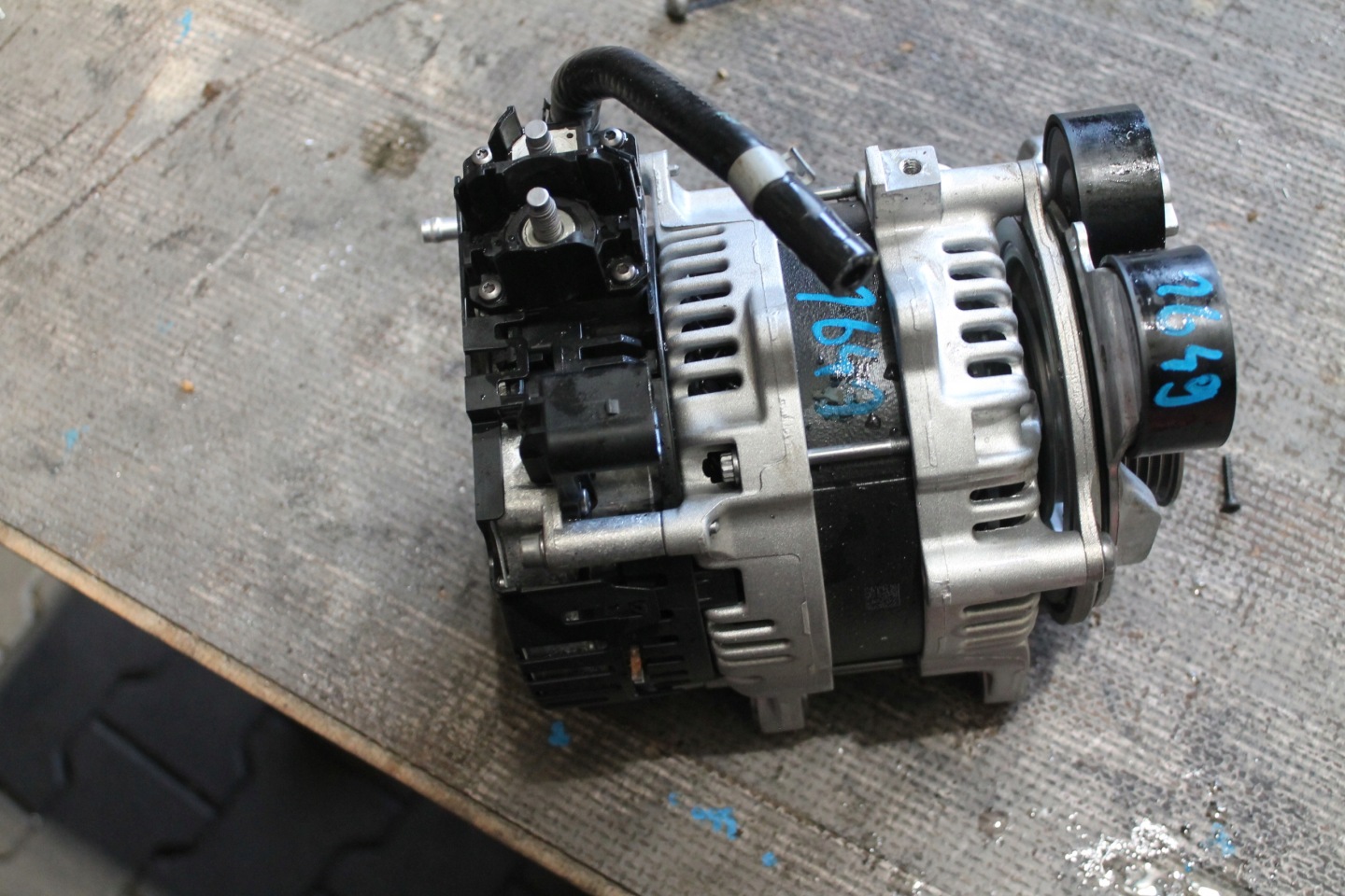 1649. ALTERNATOR VW SKODA SEAT AUDI 04L903030C