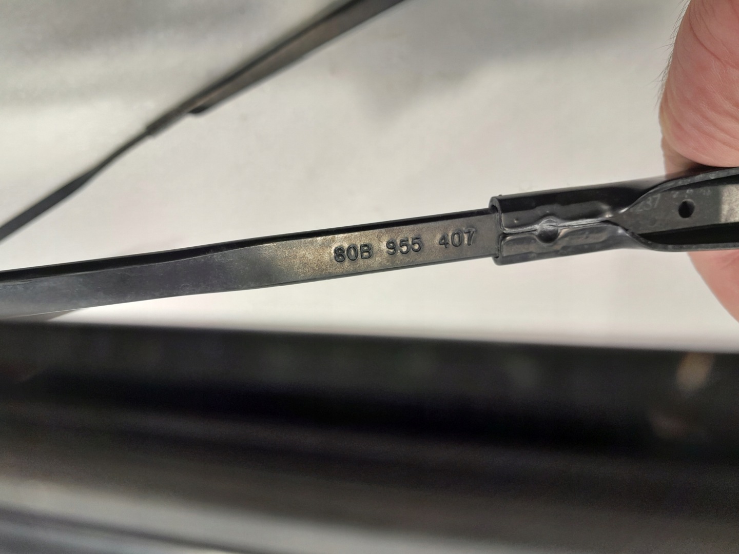 AUDI Q5 II 80A wiper arm left right KOMPLET 80B955407 80B955408
