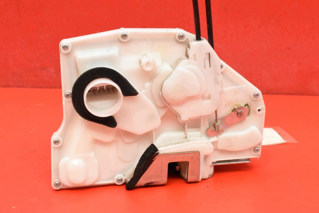 lock door left front front EU 82202-68LA1 SUZUKI SWIFT 5 V MK7 10-15