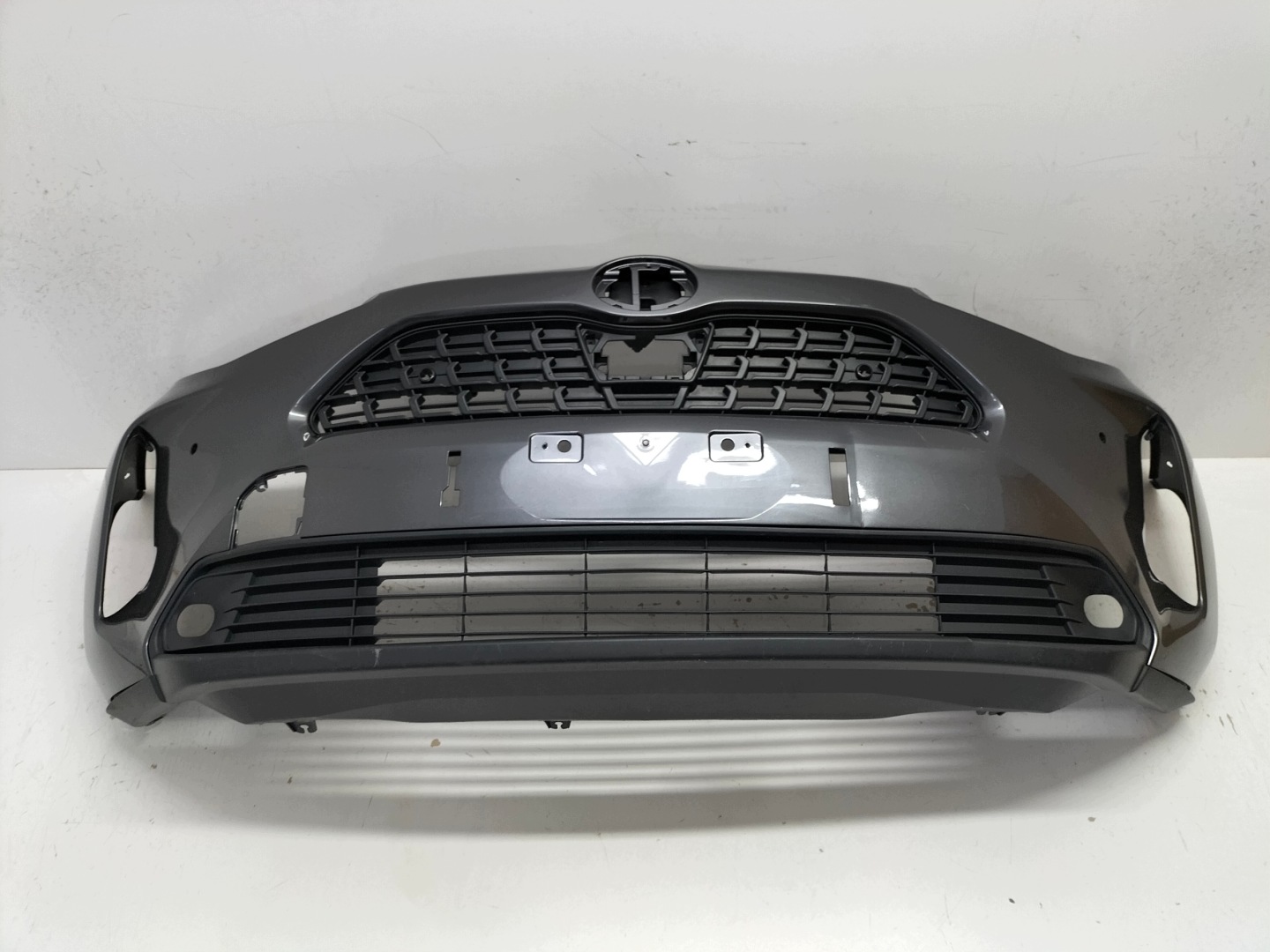 front bumper front TOYOTA YARIS CROSS 20- wersja below sensors PDC