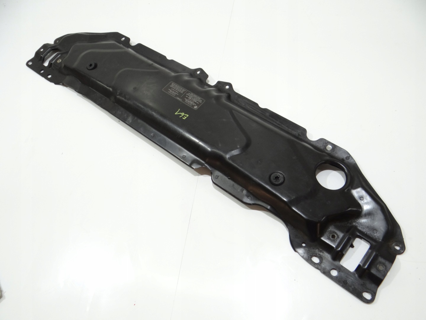 držák stěny předního BMW E61 7033741 (4295972)