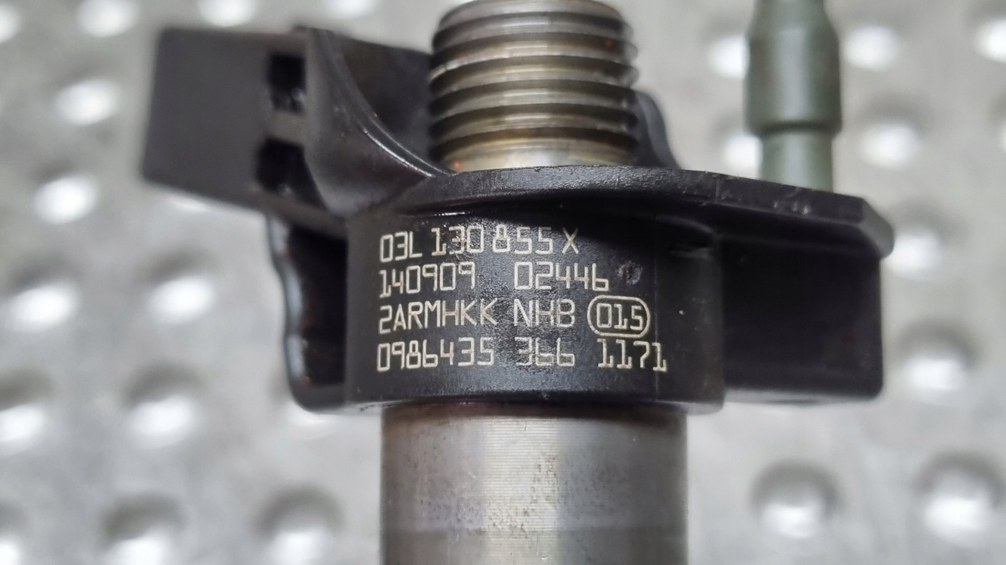 nozzle injector 03L130855X AUDI A4 B8 A5 8T GOLF VI 2.0 TDI CAG CBA CBD