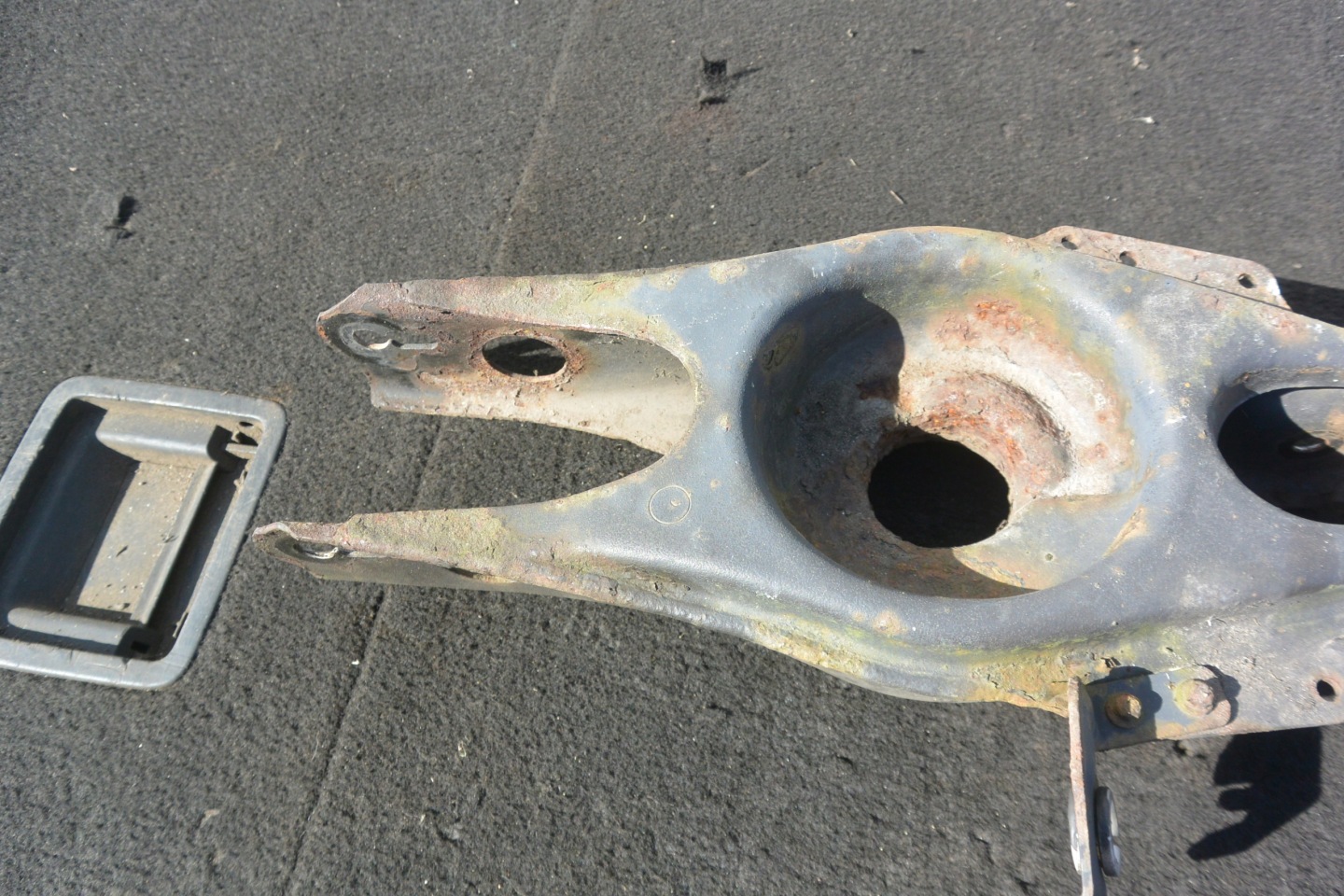 Querlenker hinten unterer links MERCEDES W211 E-KLASA