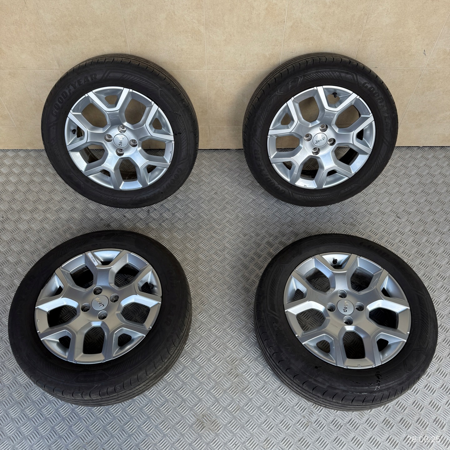 discs wheels tyres JEEP AVENGER GOODYEAR 215/60/17" 5MM summer