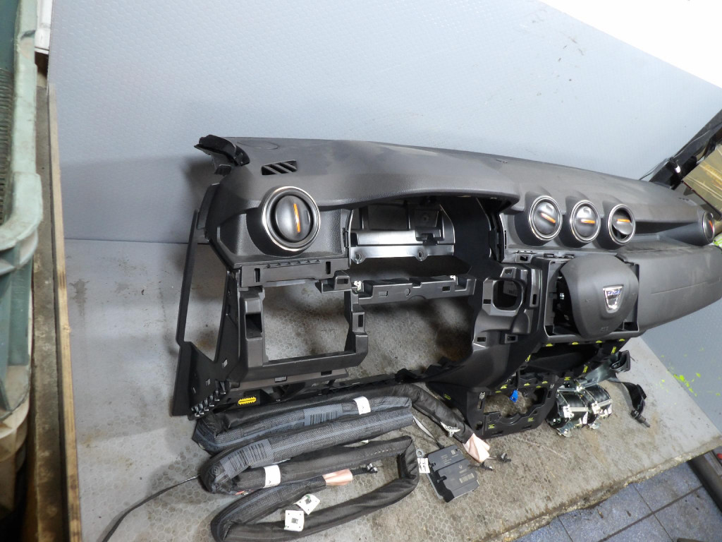 DACIA DUSTER II LIFT console cockpit dashboard airbag