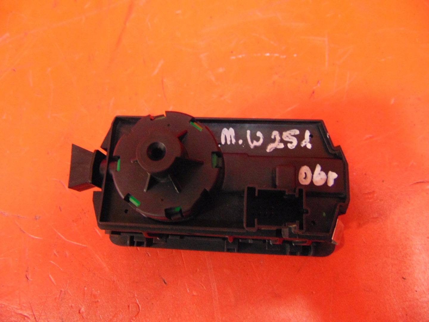 MERCEDES R-KLASA 251 SCHALTER PANEL LEUCHTEN A2515453004