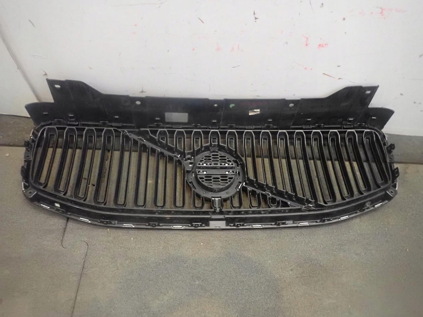 Grill VOLVO XC60 II 2017- 31457606
