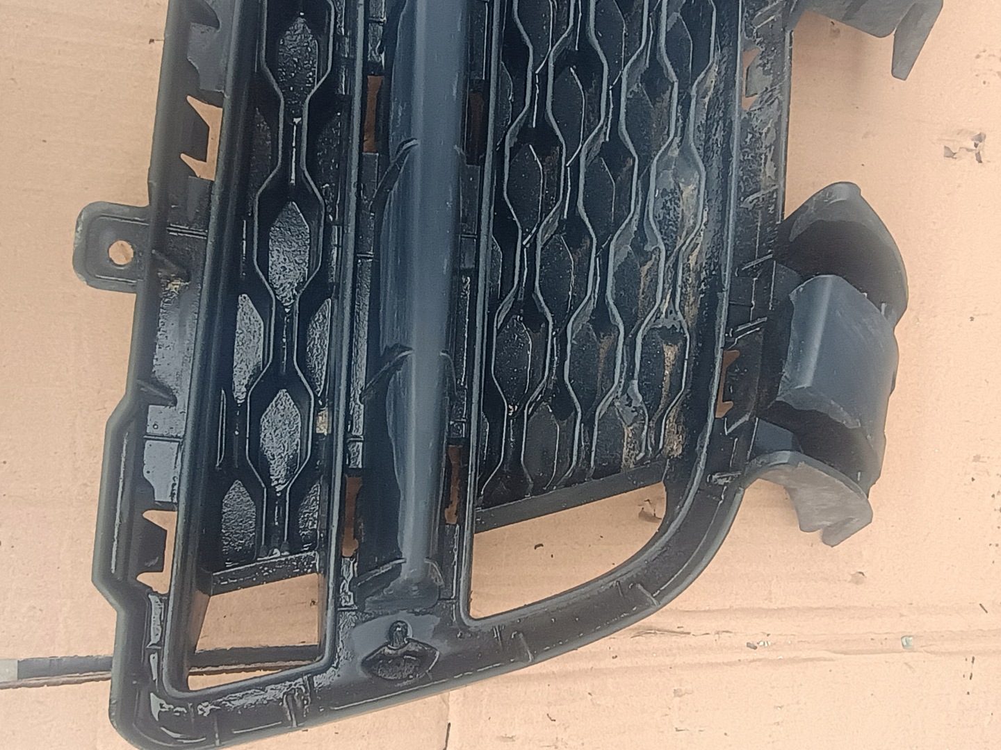 grid of a bumper front right JAGUAR XE