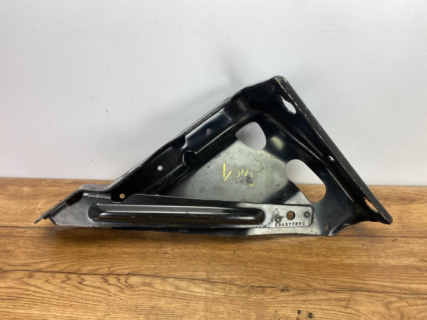 Halter Stütze obudowy filter luft Cadillac Escalade IV 2015+