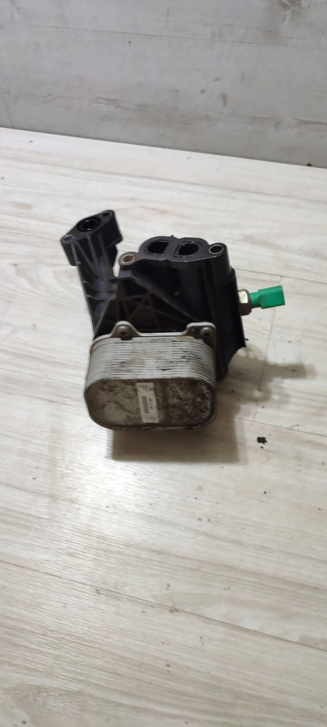 Ölfiltergehäuse Volkswagen Caddy 03N117021