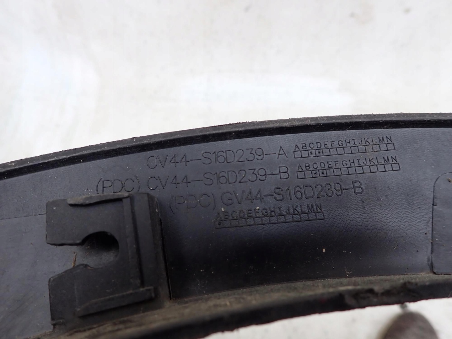 FORD KUGA II 2 MK2 13-19 moulding cap left front
