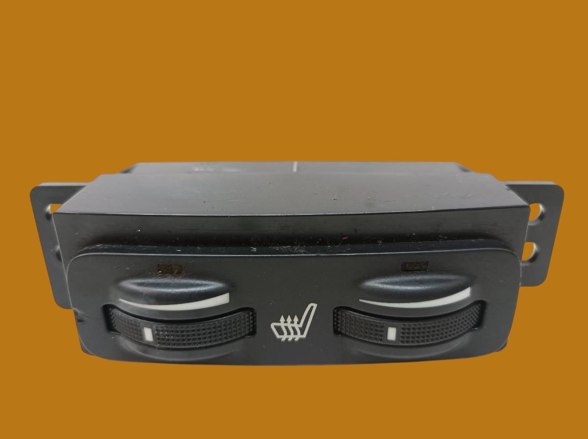 switch seat 453417 Toyota Avensis II (2003-2009)