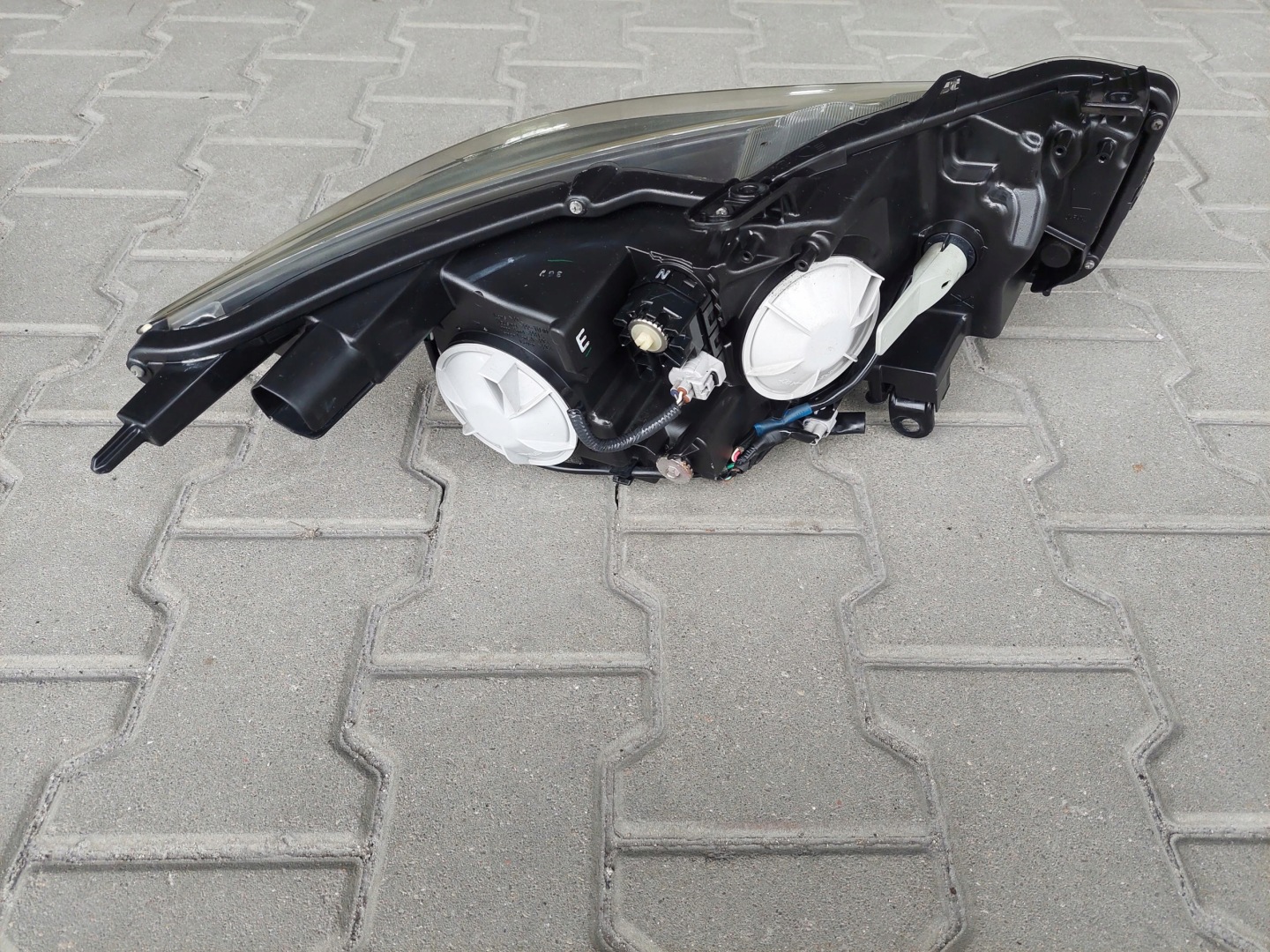 light front front left right UK INFINITI Q50