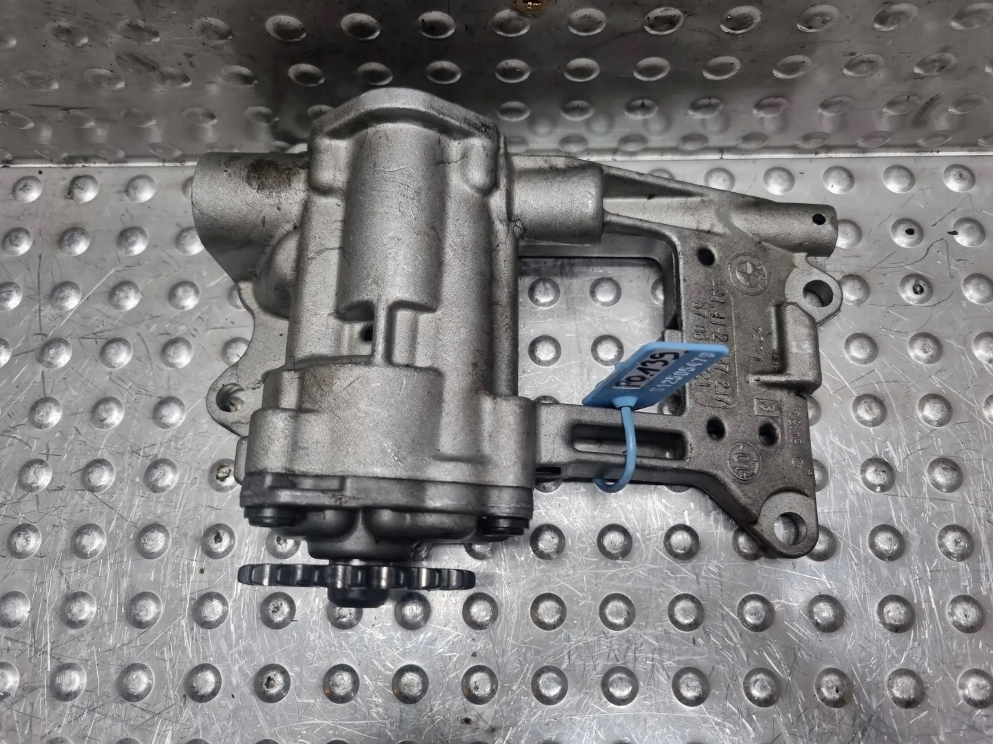 oil pump 2247217 BMW 3 E90 E91