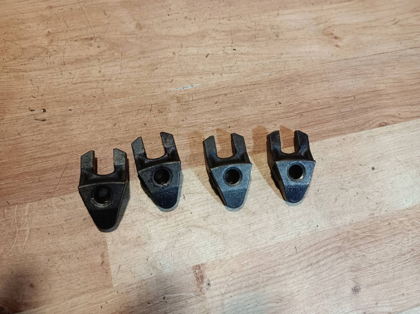 Halter Einspritzdüse Aufbockständer Volvo V40 D2 1.6D