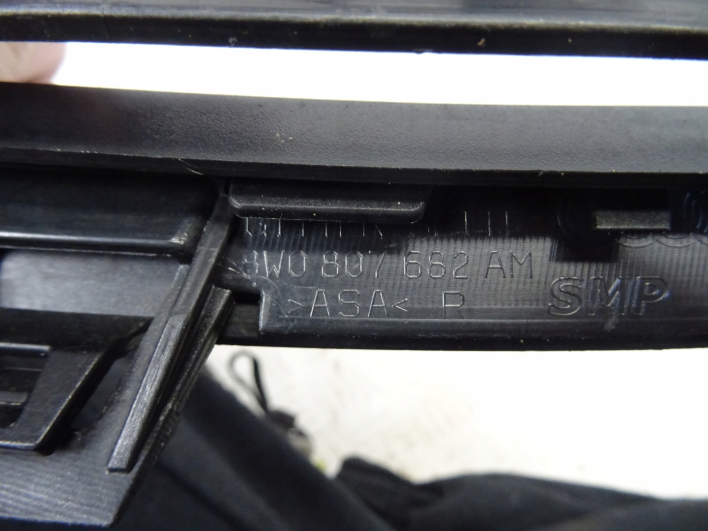 grid of a bumper front front right AUDI A4 B9 LIFT S-LINE 8W0807682AM