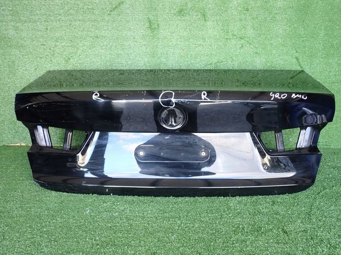 BMW G20 3 sedan boot doors rear part