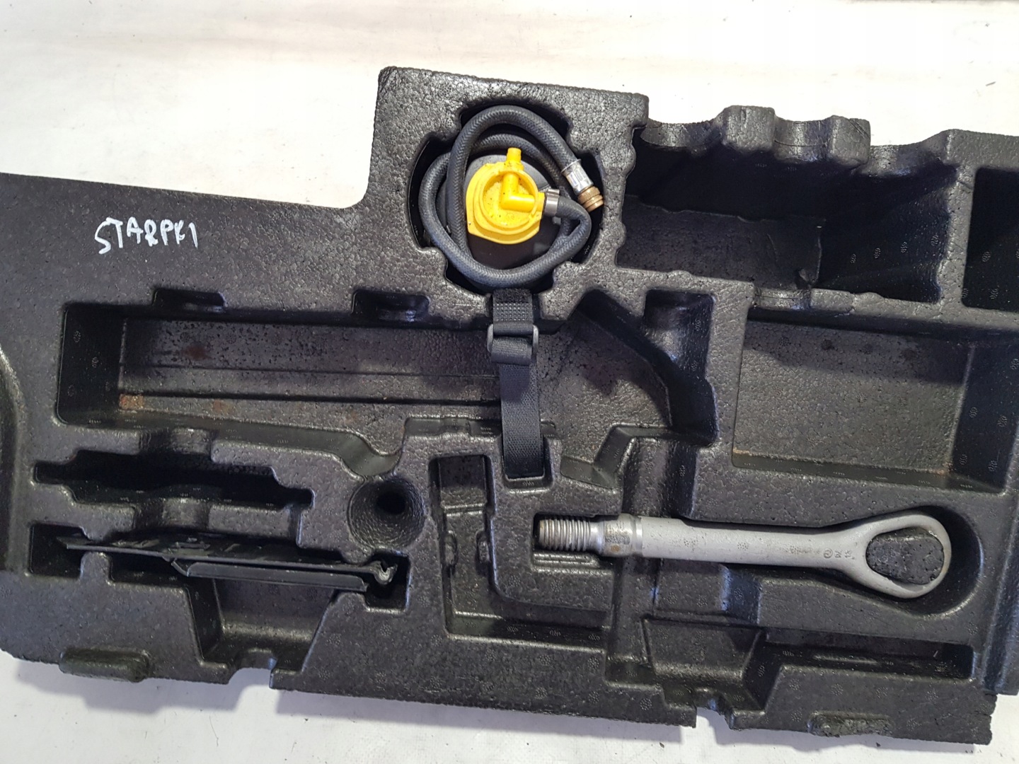 boot floor well polystirene PIANKA MERCEDES W212