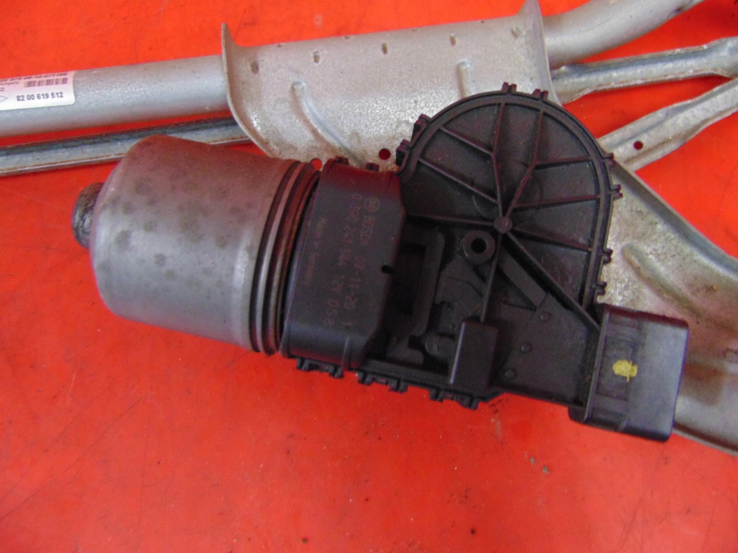 DACIA SANDERO 1 and wiper mechanism front EU