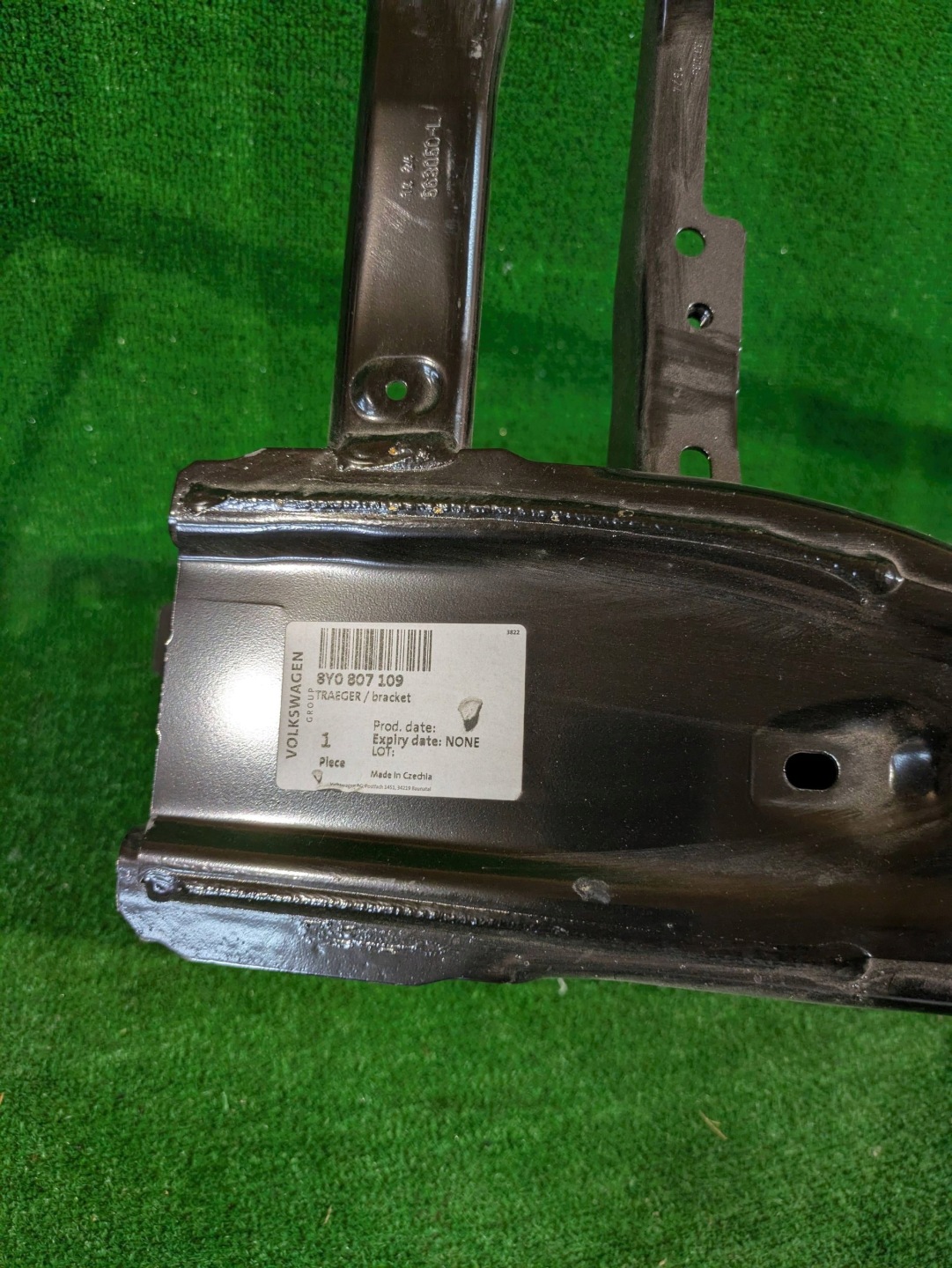 bumper support of the front front AUDI A3 8Y