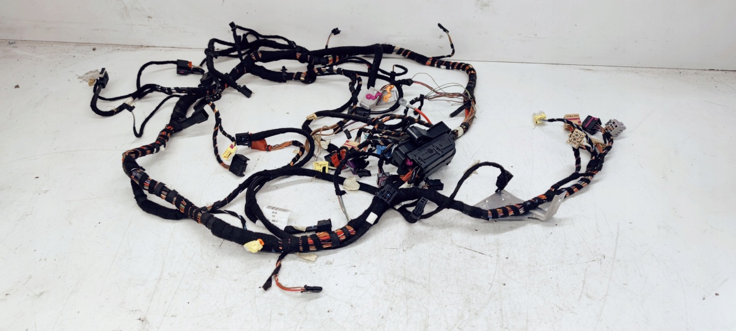 bundle of the dashboard ROZDZIELCZEJ AUDI A4 B8 A5 8F001109