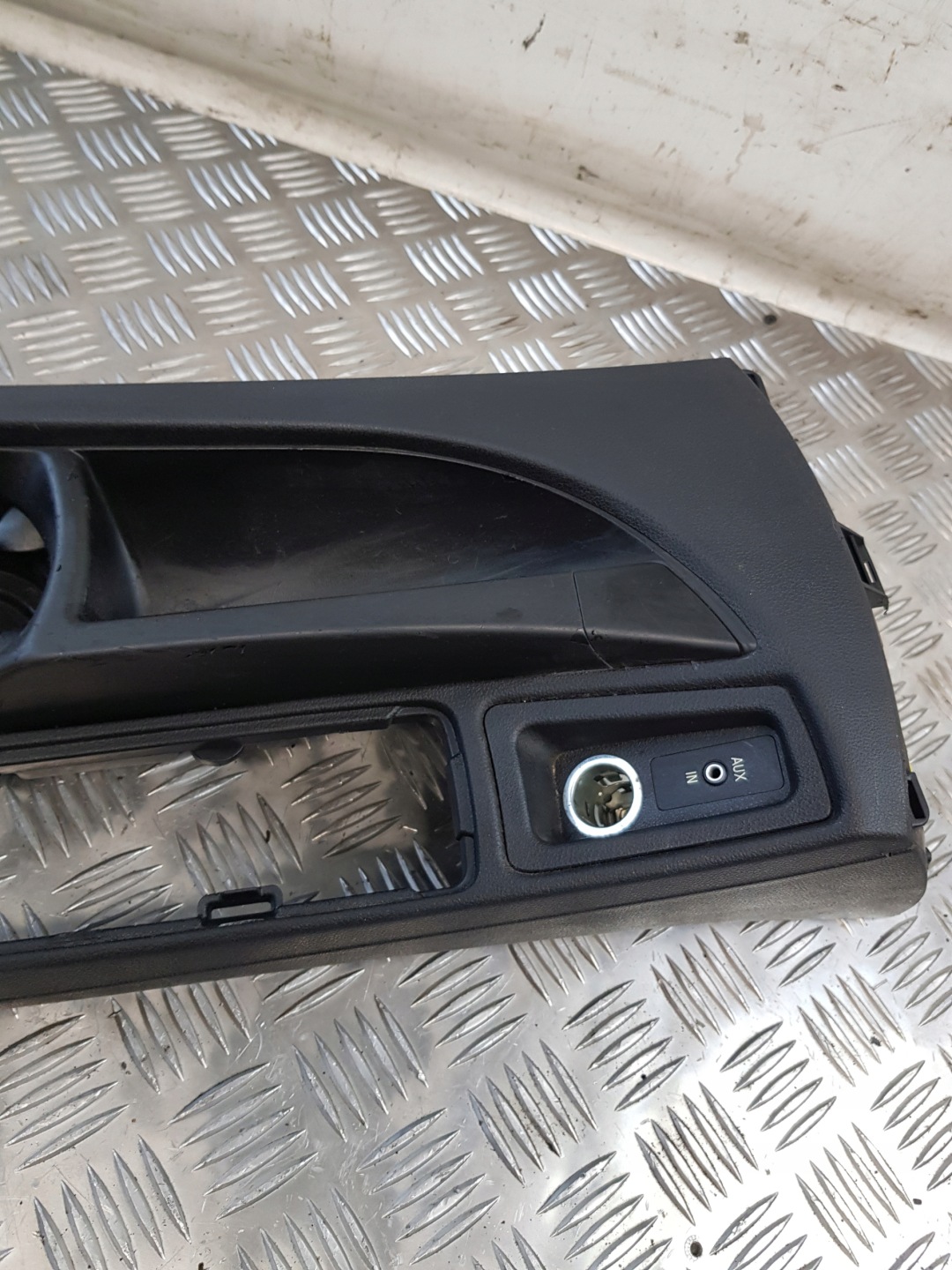 TUNEL central BMW 1 E87 06R