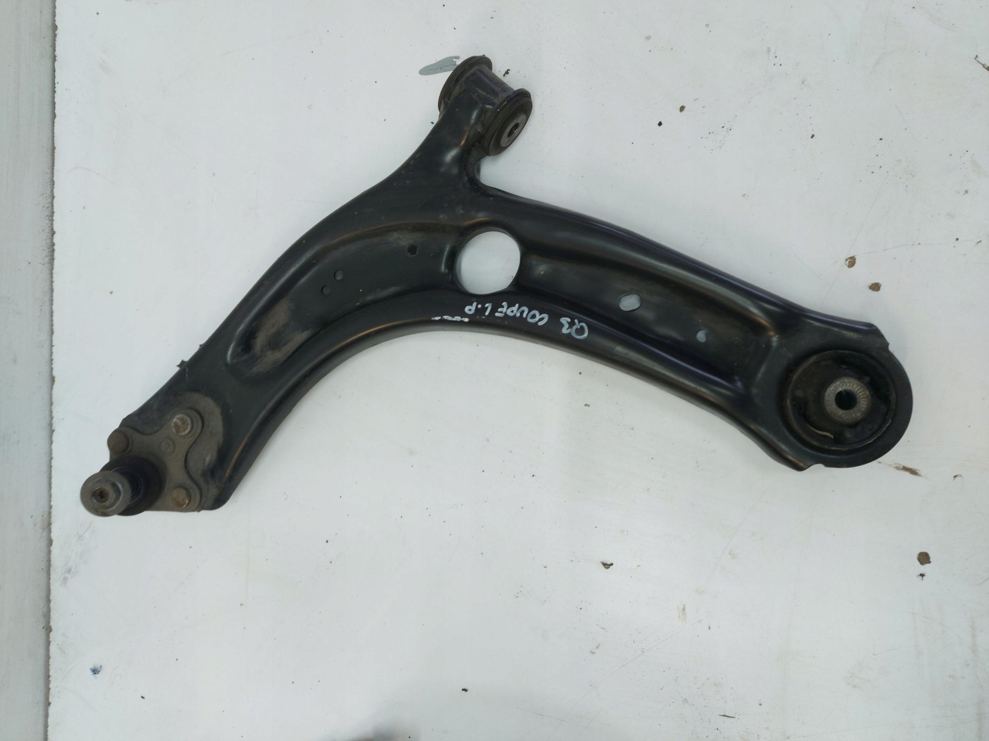 Audi Q3 83A SPORTBACK arm left front front oryg qudq383a2625433
